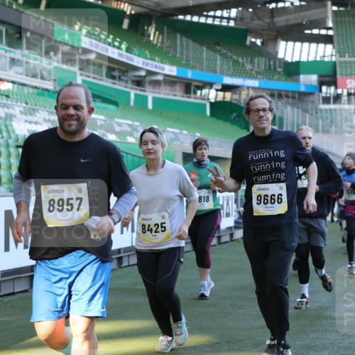 06.10.2024 - 19. swb-Marathon Bremen Yannick Fuchs http://msf.ph/oto/7449391 06.10.2024 10:35:56 Laufen im Stadion 7018, 7020, 7167, 7182, 7341, 7353, 7391, 7393, 7428, 7460, 7462, 7514, 7515, 7522, 7573, 7609, 7610, 7639, 7667, 7686, 7694, 7724, 7878, 7904, 7907, 7937, 7945, 7967, 7969, 7977, 8096, 8121, 8131, 8191, 8212, 8265, 8273, 8367, 8421, 8425, 8462, 8483, 8486, 8530, 8562, 8582, 8595, 8638, 8668, 8675, 8685, 8704, 8787, 8818, 8837, 8914, 8920, 8940, 8941, 8952, 8957, 9017, 9029, 9128, 9666 meine-sportfotos.de