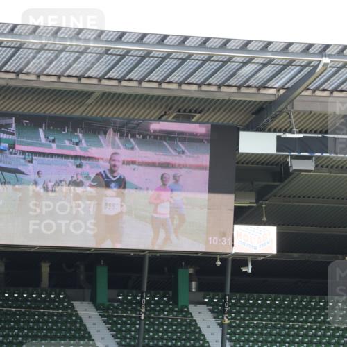 06.10.2024 - 19. swb-Marathon Bremen Yannick Fuchs http://msf.ph/oto/7449392 06.10.2024 10:31:42 Laufen im Stadion 7004, 7005, 7007, 7044, 7055, 7090, 7225, 7233, 7380, 7386, 7439, 7467, 7474, 7486, 7545, 7546, 7575, 7628, 7659, 7730, 7762, 7782, 7794, 7806, 7847, 7872, 7974, 7990, 8013, 8014, 8040, 8052, 8123, 8233, 8237, 8267, 8274, 8304, 8305, 8346, 8388, 8413, 8416, 8418, 8459, 8538, 8557, 8605, 8614, 8624, 8676, 8677, 8710, 8757, 8761, 8769, 8776, 8807, 8823, 8883, 8958, 8971, 8998, 9037, 9050, 9067, 9131 meine-sportfotos.de