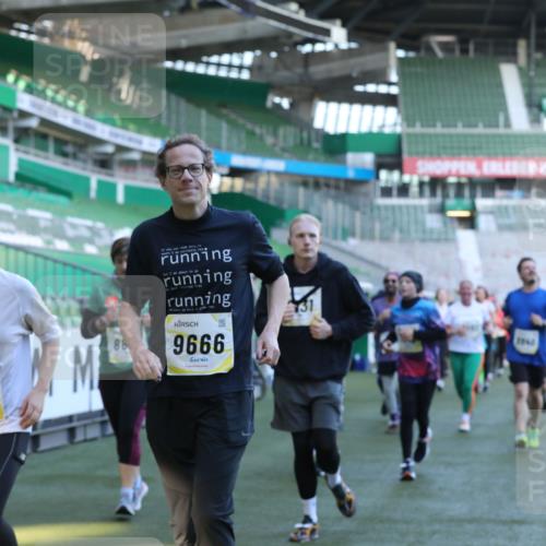 06.10.2024 - 19. swb-Marathon Bremen Yannick Fuchs http://msf.ph/oto/7449398 06.10.2024 10:35:56 Laufen im Stadion 7018, 7020, 7167, 7182, 7341, 7353, 7391, 7393, 7428, 7460, 7462, 7514, 7515, 7522, 7573, 7609, 7610, 7639, 7667, 7686, 7694, 7724, 7878, 7904, 7907, 7937, 7945, 7967, 7969, 7977, 8096, 8121, 8131, 8191, 8212, 8265, 8273, 8367, 8421, 8425, 8462, 8483, 8486, 8530, 8562, 8582, 8595, 8638, 8668, 8675, 8685, 8704, 8787, 8818, 8837, 8914, 8920, 8940, 8941, 8952, 8957, 9017, 9029, 9128, 9666 meine-sportfotos.de