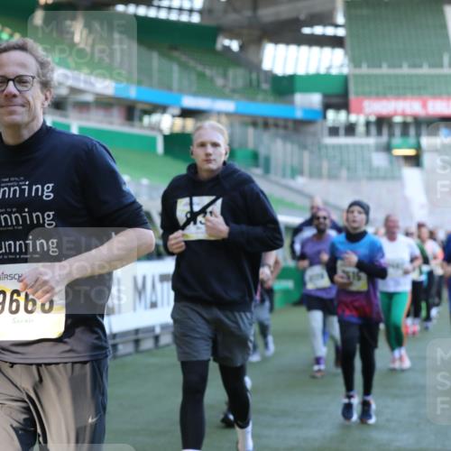 06.10.2024 - 19. swb-Marathon Bremen Yannick Fuchs http://msf.ph/oto/7449404 06.10.2024 10:35:57 Laufen im Stadion 7018, 7020, 7101, 7102, 7167, 7182, 7341, 7353, 7391, 7393, 7428, 7460, 7462, 7514, 7515, 7522, 7573, 7609, 7610, 7639, 7667, 7686, 7694, 7724, 7878, 7904, 7907, 7937, 7945, 7967, 7969, 7977, 8096, 8121, 8131, 8191, 8212, 8265, 8273, 8367, 8401, 8421, 8425, 8462, 8483, 8486, 8530, 8562, 8582, 8595, 8638, 8668, 8675, 8685, 8704, 8787, 8818, 8837, 8914, 8920, 8940, 8941, 8952, 8957, 9017, 9029, 9128, 9666 meine-sportfotos.de