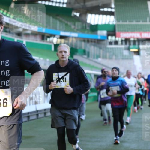 06.10.2024 - 19. swb-Marathon Bremen Yannick Fuchs http://msf.ph/oto/7449405 06.10.2024 10:35:57 Laufen im Stadion 7018, 7020, 7101, 7102, 7167, 7182, 7341, 7353, 7391, 7393, 7428, 7460, 7462, 7514, 7515, 7522, 7573, 7609, 7610, 7639, 7667, 7686, 7694, 7724, 7878, 7904, 7907, 7937, 7945, 7967, 7969, 7977, 8096, 8121, 8131, 8191, 8212, 8265, 8273, 8367, 8401, 8421, 8425, 8462, 8483, 8486, 8530, 8562, 8582, 8595, 8638, 8668, 8675, 8685, 8704, 8787, 8818, 8837, 8914, 8920, 8940, 8941, 8952, 8957, 9017, 9029, 9128, 9666 meine-sportfotos.de