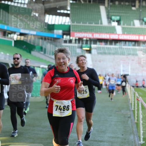 06.10.2024 - 19. swb-Marathon Bremen Yannick Fuchs http://msf.ph/oto/7449423 06.10.2024 10:31:47 Laufen im Stadion 7005, 7007, 7055, 7090, 7225, 7233, 7380, 7386, 7439, 7467, 7474, 7486, 7493, 7545, 7546, 7575, 7628, 7659, 7689, 7730, 7762, 7782, 7794, 7806, 7847, 7850, 7872, 7894, 7974, 7990, 8013, 8014, 8040, 8052, 8123, 8233, 8237, 8267, 8304, 8305, 8346, 8413, 8416, 8418, 8459, 8557, 8576, 8584, 8614, 8624, 8676, 8677, 8710, 8744, 8757, 8761, 8769, 8776, 8807, 8874, 8958, 8971, 8998, 9037, 9050, 9067 meine-sportfotos.de