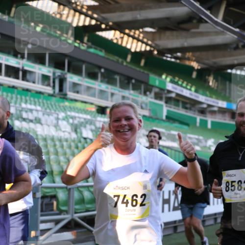 06.10.2024 - 19. swb-Marathon Bremen Yannick Fuchs http://msf.ph/oto/7449438 06.10.2024 10:36:03 Laufen im Stadion 7018, 7020, 7051, 7101, 7102, 7167, 7182, 7391, 7393, 7434, 7460, 7462, 7514, 7515, 7522, 7573, 7609, 7610, 7639, 7667, 7686, 7694, 7724, 7878, 7904, 7907, 7937, 7939, 7945, 7951, 7967, 7969, 7977, 8096, 8102, 8131, 8212, 8253, 8254, 8265, 8273, 8367, 8379, 8401, 8425, 8462, 8483, 8486, 8530, 8545, 8562, 8582, 8638, 8668, 8675, 8685, 8704, 8787, 8818, 8837, 8914, 8920, 8940, 8941, 8957, 9017, 9029, 9042, 9043, 9128, 9666 meine-sportfotos.de