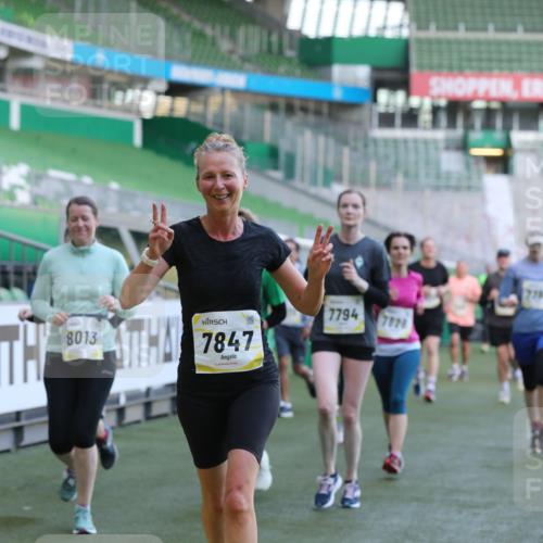 06.10.2024 - 19. swb-Marathon Bremen Yannick Fuchs http://msf.ph/oto/7449454 06.10.2024 10:31:51 Laufen im Stadion 7005, 7007, 7055, 7090, 7225, 7233, 7379, 7380, 7386, 7439, 7467, 7469, 7474, 7486, 7493, 7545, 7546, 7575, 7600, 7628, 7637, 7689, 7750, 7762, 7782, 7794, 7847, 7850, 7872, 7894, 7974, 8013, 8014, 8040, 8052, 8061, 8123, 8132, 8233, 8237, 8276, 8304, 8305, 8413, 8416, 8418, 8459, 8557, 8576, 8584, 8614, 8624, 8676, 8677, 8710, 8744, 8757, 8761, 8769, 8776, 8807, 8826, 8874, 8971, 8998, 9037, 9050, 9067 meine-sportfotos.de