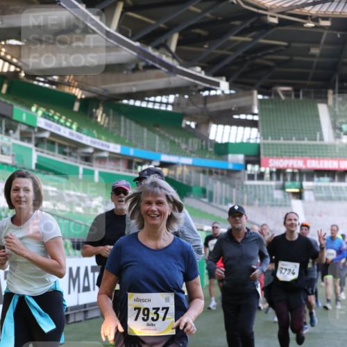 06.10.2024 - 19. swb-Marathon Bremen Yannick Fuchs http://msf.ph/oto/7449461 06.10.2024 10:36:06 Laufen im Stadion 7018, 7020, 7051, 7101, 7102, 7167, 7182, 7391, 7393, 7434, 7460, 7462, 7514, 7515, 7522, 7573, 7609, 7610, 7639, 7667, 7686, 7694, 7724, 7769, 7878, 7907, 7937, 7939, 7945, 7951, 7969, 7977, 8096, 8102, 8125, 8131, 8212, 8253, 8254, 8265, 8273, 8367, 8379, 8401, 8425, 8462, 8483, 8486, 8530, 8545, 8562, 8582, 8638, 8668, 8675, 8685, 8704, 8737, 8787, 8818, 8837, 8914, 8920, 8940, 8941, 8957, 9017, 9020, 9042, 9043, 9128, 9666 meine-sportfotos.de
