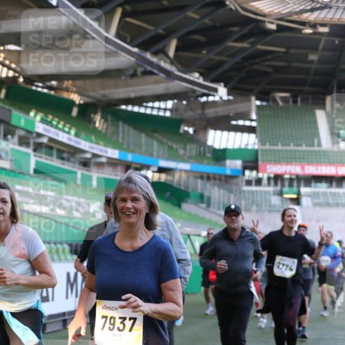 06.10.2024 - 19. swb-Marathon Bremen Yannick Fuchs http://msf.ph/oto/7449463 06.10.2024 10:36:06 Laufen im Stadion 7018, 7020, 7051, 7101, 7102, 7167, 7182, 7391, 7393, 7434, 7460, 7462, 7514, 7515, 7522, 7573, 7609, 7610, 7639, 7667, 7686, 7694, 7724, 7769, 7878, 7907, 7937, 7939, 7945, 7951, 7969, 7977, 8096, 8102, 8125, 8131, 8212, 8253, 8254, 8265, 8273, 8367, 8379, 8401, 8425, 8462, 8483, 8486, 8530, 8545, 8562, 8582, 8638, 8668, 8675, 8685, 8704, 8737, 8787, 8818, 8837, 8914, 8920, 8940, 8941, 8957, 9017, 9020, 9042, 9043, 9128, 9666 meine-sportfotos.de