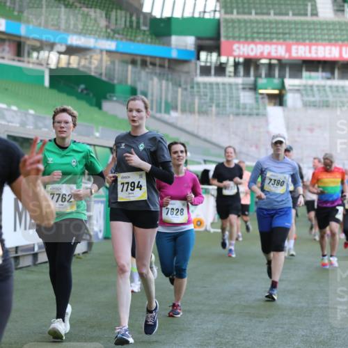 06.10.2024 - 19. swb-Marathon Bremen Yannick Fuchs http://msf.ph/oto/7449464 06.10.2024 10:31:52 Laufen im Stadion 7005, 7007, 7055, 7090, 7225, 7233, 7379, 7380, 7386, 7439, 7467, 7469, 7474, 7486, 7493, 7545, 7546, 7575, 7600, 7628, 7637, 7689, 7750, 7762, 7782, 7794, 7847, 7850, 7872, 7894, 7974, 8013, 8040, 8052, 8061, 8123, 8132, 8233, 8237, 8276, 8304, 8305, 8324, 8413, 8416, 8418, 8459, 8557, 8576, 8584, 8614, 8624, 8676, 8677, 8710, 8744, 8757, 8761, 8769, 8772, 8776, 8790, 8807, 8826, 8874, 8971, 8998, 9037, 9050, 9067 meine-sportfotos.de