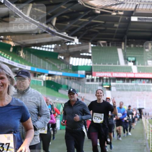 06.10.2024 - 19. swb-Marathon Bremen Yannick Fuchs http://msf.ph/oto/7449466 06.10.2024 10:36:07 Laufen im Stadion 7018, 7020, 7051, 7101, 7102, 7167, 7182, 7391, 7393, 7434, 7460, 7462, 7514, 7515, 7522, 7573, 7609, 7610, 7639, 7667, 7686, 7694, 7724, 7769, 7878, 7907, 7937, 7939, 7945, 7951, 7969, 7977, 8096, 8102, 8125, 8131, 8212, 8253, 8254, 8265, 8273, 8367, 8379, 8401, 8425, 8462, 8483, 8486, 8530, 8545, 8562, 8582, 8638, 8668, 8675, 8685, 8704, 8737, 8787, 8818, 8837, 8914, 8920, 8940, 8941, 8957, 9017, 9020, 9042, 9043, 9128, 9666 meine-sportfotos.de