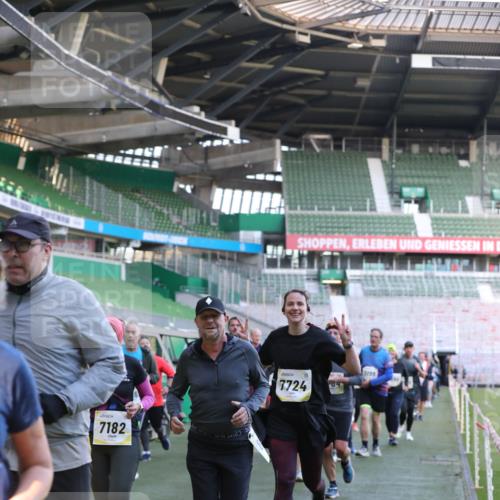 06.10.2024 - 19. swb-Marathon Bremen Yannick Fuchs http://msf.ph/oto/7449468 06.10.2024 10:36:07 Laufen im Stadion 7018, 7020, 7051, 7101, 7102, 7167, 7182, 7391, 7393, 7434, 7460, 7462, 7514, 7515, 7522, 7573, 7609, 7610, 7639, 7667, 7686, 7694, 7724, 7769, 7878, 7907, 7937, 7939, 7945, 7951, 7969, 7977, 8096, 8102, 8125, 8131, 8212, 8253, 8254, 8265, 8273, 8367, 8379, 8401, 8425, 8462, 8483, 8486, 8530, 8545, 8562, 8582, 8638, 8668, 8675, 8685, 8704, 8737, 8787, 8818, 8837, 8914, 8920, 8940, 8941, 8957, 9017, 9020, 9042, 9043, 9128, 9666 meine-sportfotos.de
