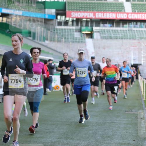 06.10.2024 - 19. swb-Marathon Bremen Yannick Fuchs http://msf.ph/oto/7449473 06.10.2024 10:31:53 Laufen im Stadion 7005, 7007, 7055, 7090, 7225, 7233, 7379, 7380, 7386, 7439, 7467, 7469, 7474, 7486, 7493, 7545, 7546, 7575, 7600, 7628, 7637, 7689, 7750, 7762, 7782, 7794, 7847, 7850, 7872, 7894, 7974, 8013, 8040, 8052, 8061, 8123, 8132, 8233, 8237, 8276, 8304, 8305, 8324, 8413, 8416, 8418, 8459, 8557, 8576, 8584, 8614, 8624, 8676, 8677, 8710, 8744, 8757, 8761, 8769, 8772, 8776, 8790, 8807, 8826, 8874, 8971, 8998, 9037, 9050, 9067 meine-sportfotos.de