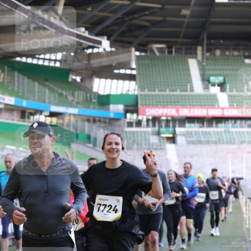 06.10.2024 - 19. swb-Marathon Bremen Yannick Fuchs http://msf.ph/oto/7449474 06.10.2024 10:36:08 Laufen im Stadion 7018, 7020, 7051, 7101, 7102, 7167, 7182, 7391, 7393, 7434, 7460, 7462, 7514, 7515, 7522, 7573, 7609, 7610, 7639, 7667, 7686, 7694, 7724, 7769, 7878, 7907, 7937, 7939, 7944, 7945, 7951, 7969, 7977, 8096, 8102, 8116, 8125, 8131, 8212, 8253, 8254, 8265, 8273, 8367, 8379, 8401, 8425, 8462, 8483, 8486, 8530, 8545, 8562, 8582, 8638, 8668, 8675, 8685, 8704, 8737, 8787, 8818, 8837, 8914, 8920, 8940, 8941, 8957, 9017, 9020, 9042, 9043, 9128, 9666 meine-sportfotos.de