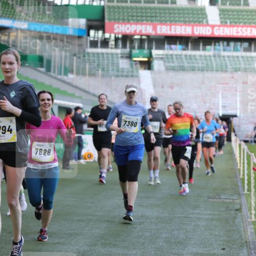 06.10.2024 - 19. swb-Marathon Bremen Yannick Fuchs http://msf.ph/oto/7449475 06.10.2024 10:31:53 Laufen im Stadion 7005, 7007, 7055, 7090, 7225, 7233, 7379, 7380, 7386, 7439, 7467, 7469, 7474, 7486, 7493, 7545, 7546, 7575, 7600, 7628, 7637, 7689, 7750, 7762, 7782, 7794, 7847, 7850, 7872, 7894, 7974, 8013, 8040, 8052, 8061, 8123, 8132, 8233, 8237, 8276, 8304, 8305, 8324, 8413, 8416, 8418, 8459, 8557, 8576, 8584, 8614, 8624, 8676, 8677, 8710, 8744, 8757, 8761, 8769, 8772, 8776, 8790, 8807, 8826, 8874, 8971, 8998, 9037, 9050, 9067 meine-sportfotos.de
