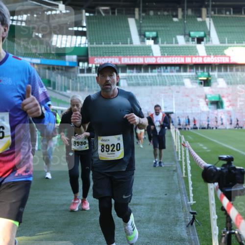 06.10.2024 - 19. swb-Marathon Bremen Yannick Fuchs http://msf.ph/oto/7449519 06.10.2024 10:36:15 Laufen im Stadion 7018, 7020, 7051, 7101, 7102, 7167, 7182, 7300, 7434, 7460, 7462, 7514, 7515, 7522, 7529, 7547, 7573, 7609, 7610, 7639, 7667, 7686, 7694, 7724, 7769, 7878, 7907, 7937, 7939, 7944, 7945, 7951, 7969, 7977, 8081, 8082, 8084, 8096, 8102, 8116, 8125, 8131, 8212, 8253, 8254, 8265, 8367, 8379, 8401, 8462, 8483, 8486, 8530, 8545, 8562, 8582, 8638, 8668, 8675, 8685, 8704, 8737, 8787, 8914, 8920, 8940, 8941, 9017, 9020, 9042, 9043, 9083, 9128 meine-sportfotos.de