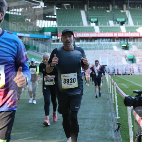 06.10.2024 - 19. swb-Marathon Bremen Yannick Fuchs http://msf.ph/oto/7449521 06.10.2024 10:36:15 Laufen im Stadion 7018, 7020, 7051, 7101, 7102, 7167, 7182, 7300, 7434, 7460, 7462, 7514, 7515, 7522, 7529, 7547, 7573, 7609, 7610, 7639, 7667, 7686, 7694, 7724, 7769, 7878, 7907, 7937, 7939, 7944, 7945, 7951, 7969, 7977, 8081, 8082, 8084, 8096, 8102, 8116, 8125, 8131, 8212, 8253, 8254, 8265, 8367, 8379, 8401, 8462, 8483, 8486, 8530, 8545, 8562, 8582, 8638, 8668, 8675, 8685, 8704, 8737, 8787, 8914, 8920, 8940, 8941, 9017, 9020, 9042, 9043, 9083, 9128 meine-sportfotos.de