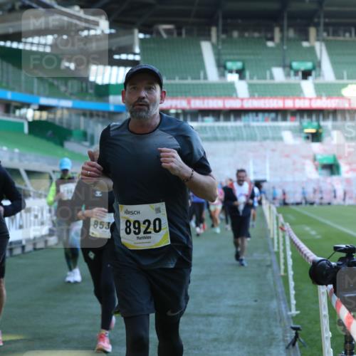 06.10.2024 - 19. swb-Marathon Bremen Yannick Fuchs http://msf.ph/oto/7449527 06.10.2024 10:36:15 Laufen im Stadion 7018, 7020, 7051, 7101, 7102, 7167, 7182, 7300, 7434, 7460, 7462, 7514, 7515, 7522, 7529, 7547, 7573, 7609, 7610, 7639, 7667, 7686, 7694, 7724, 7769, 7878, 7907, 7937, 7939, 7944, 7945, 7951, 7969, 7977, 8081, 8082, 8084, 8096, 8102, 8116, 8125, 8131, 8212, 8253, 8254, 8265, 8367, 8379, 8401, 8462, 8483, 8486, 8530, 8545, 8562, 8582, 8638, 8668, 8675, 8685, 8704, 8737, 8787, 8914, 8920, 8940, 8941, 9017, 9020, 9042, 9043, 9083, 9128 meine-sportfotos.de