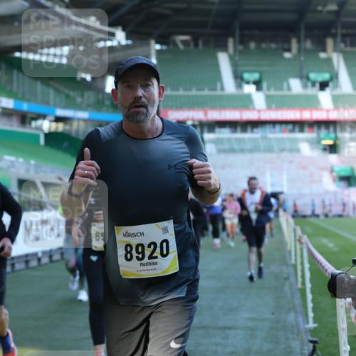 06.10.2024 - 19. swb-Marathon Bremen Yannick Fuchs http://msf.ph/oto/7449531 06.10.2024 10:36:16 Laufen im Stadion 7018, 7020, 7051, 7101, 7102, 7167, 7182, 7300, 7434, 7460, 7462, 7522, 7529, 7547, 7573, 7609, 7610, 7639, 7667, 7686, 7694, 7715, 7724, 7747, 7769, 7878, 7896, 7907, 7937, 7939, 7944, 7945, 7951, 7969, 7977, 8081, 8082, 8084, 8096, 8102, 8116, 8125, 8212, 8253, 8254, 8265, 8367, 8379, 8401, 8462, 8483, 8486, 8530, 8545, 8562, 8582, 8638, 8668, 8675, 8685, 8704, 8737, 8787, 8914, 8920, 8940, 8941, 9017, 9020, 9042, 9043, 9083, 9128 meine-sportfotos.de