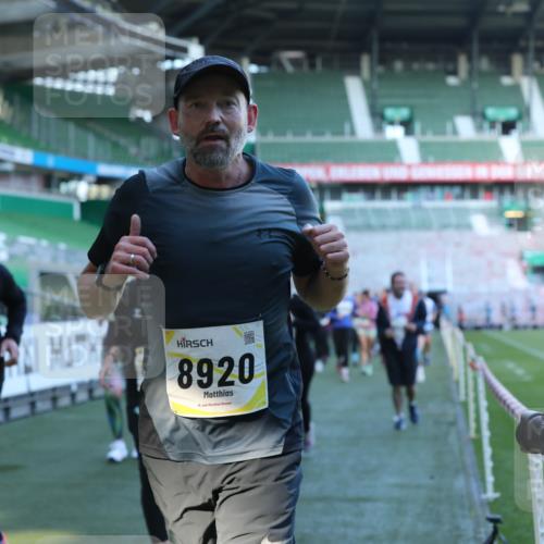 06.10.2024 - 19. swb-Marathon Bremen Yannick Fuchs http://msf.ph/oto/7449533 06.10.2024 10:36:16 Laufen im Stadion 7018, 7020, 7051, 7101, 7102, 7167, 7182, 7300, 7434, 7460, 7462, 7522, 7529, 7547, 7573, 7609, 7610, 7639, 7667, 7686, 7694, 7715, 7724, 7747, 7769, 7878, 7896, 7907, 7937, 7939, 7944, 7945, 7951, 7969, 7977, 8081, 8082, 8084, 8096, 8102, 8116, 8125, 8212, 8253, 8254, 8265, 8367, 8379, 8401, 8462, 8483, 8486, 8530, 8545, 8562, 8582, 8638, 8668, 8675, 8685, 8704, 8737, 8787, 8914, 8920, 8940, 8941, 9017, 9020, 9042, 9043, 9083, 9128 meine-sportfotos.de