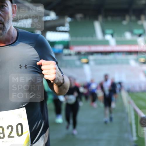 06.10.2024 - 19. swb-Marathon Bremen Yannick Fuchs http://msf.ph/oto/7449539 06.10.2024 10:36:16 Laufen im Stadion 7018, 7020, 7051, 7101, 7102, 7167, 7182, 7300, 7434, 7460, 7462, 7522, 7529, 7547, 7573, 7609, 7610, 7639, 7667, 7686, 7694, 7715, 7724, 7747, 7769, 7878, 7896, 7907, 7937, 7939, 7944, 7945, 7951, 7969, 7977, 8081, 8082, 8084, 8096, 8102, 8116, 8125, 8212, 8253, 8254, 8265, 8367, 8379, 8401, 8462, 8483, 8486, 8530, 8545, 8562, 8582, 8638, 8668, 8675, 8685, 8704, 8737, 8787, 8914, 8920, 8940, 8941, 9017, 9020, 9042, 9043, 9083, 9128 meine-sportfotos.de