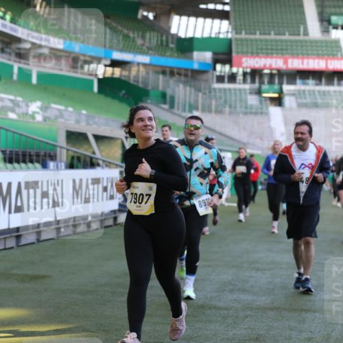 06.10.2024 - 19. swb-Marathon Bremen Yannick Fuchs http://msf.ph/oto/7449548 06.10.2024 10:36:18 Laufen im Stadion 7018, 7020, 7051, 7101, 7102, 7167, 7182, 7300, 7434, 7460, 7462, 7522, 7529, 7547, 7573, 7609, 7610, 7639, 7667, 7686, 7694, 7715, 7724, 7747, 7748, 7769, 7878, 7896, 7907, 7937, 7939, 7944, 7945, 7951, 7969, 7977, 8081, 8082, 8084, 8096, 8102, 8116, 8125, 8212, 8253, 8254, 8265, 8367, 8379, 8401, 8462, 8483, 8486, 8530, 8545, 8562, 8582, 8638, 8668, 8675, 8685, 8704, 8737, 8787, 8914, 8920, 8940, 8941, 9017, 9020, 9042, 9043, 9083, 9128 meine-sportfotos.de
