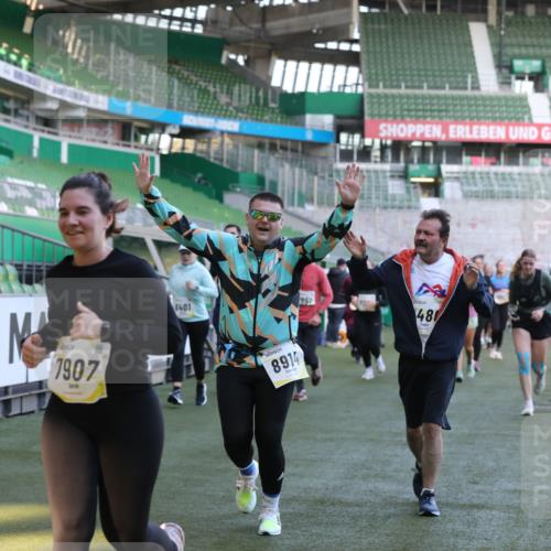 06.10.2024 - 19. swb-Marathon Bremen Yannick Fuchs http://msf.ph/oto/7449558 06.10.2024 10:36:19 Laufen im Stadion 7018, 7020, 7051, 7101, 7102, 7167, 7182, 7300, 7434, 7460, 7462, 7522, 7529, 7547, 7573, 7609, 7610, 7639, 7667, 7686, 7694, 7708, 7709, 7715, 7724, 7747, 7748, 7769, 7878, 7896, 7907, 7937, 7939, 7944, 7945, 7951, 7969, 7977, 8081, 8082, 8084, 8096, 8102, 8116, 8125, 8212, 8253, 8254, 8367, 8379, 8401, 8462, 8483, 8486, 8530, 8545, 8582, 8638, 8668, 8675, 8685, 8704, 8737, 8787, 8914, 8920, 8940, 8941, 9017, 9020, 9042, 9043, 9083 meine-sportfotos.de