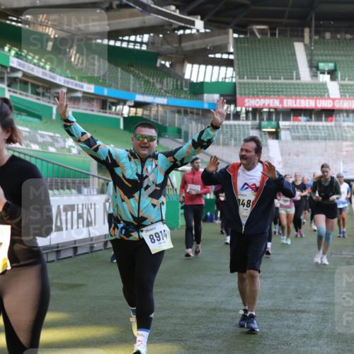 06.10.2024 - 19. swb-Marathon Bremen Yannick Fuchs http://msf.ph/oto/7449566 06.10.2024 10:36:19 Laufen im Stadion 7018, 7020, 7051, 7101, 7102, 7167, 7182, 7300, 7434, 7460, 7462, 7522, 7529, 7547, 7573, 7609, 7610, 7639, 7667, 7686, 7694, 7708, 7709, 7715, 7724, 7747, 7748, 7769, 7878, 7896, 7907, 7937, 7939, 7944, 7945, 7951, 7969, 7977, 8081, 8082, 8084, 8096, 8102, 8116, 8125, 8212, 8253, 8254, 8367, 8379, 8401, 8462, 8483, 8486, 8530, 8545, 8582, 8638, 8668, 8675, 8685, 8704, 8737, 8787, 8914, 8920, 8940, 8941, 9017, 9020, 9042, 9043, 9083 meine-sportfotos.de