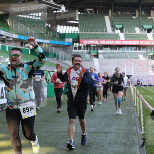 06.10.2024 - 19. swb-Marathon Bremen Yannick Fuchs http://msf.ph/oto/7449572 06.10.2024 10:36:20 Laufen im Stadion 7018, 7020, 7051, 7101, 7102, 7167, 7182, 7300, 7434, 7460, 7462, 7522, 7529, 7547, 7573, 7609, 7610, 7639, 7667, 7686, 7694, 7708, 7709, 7715, 7724, 7747, 7748, 7769, 7878, 7896, 7907, 7937, 7939, 7944, 7945, 7951, 7969, 7977, 8081, 8082, 8084, 8096, 8102, 8116, 8125, 8212, 8253, 8254, 8367, 8379, 8401, 8462, 8483, 8486, 8530, 8545, 8582, 8638, 8668, 8675, 8685, 8704, 8737, 8787, 8914, 8920, 8941, 8977, 8978, 9017, 9020, 9042, 9043, 9083 meine-sportfotos.de