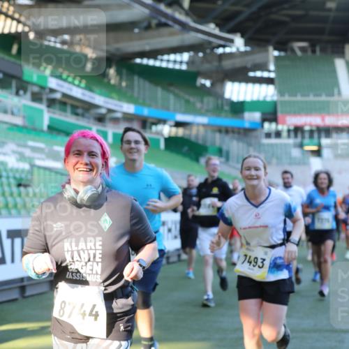 06.10.2024 - 19. swb-Marathon Bremen Yannick Fuchs http://msf.ph/oto/7449573 06.10.2024 10:32:06 Laufen im Stadion 7005, 7007, 7055, 7087, 7090, 7189, 7225, 7233, 7308, 7379, 7380, 7382, 7386, 7415, 7457, 7469, 7474, 7482, 7486, 7493, 7545, 7551, 7575, 7600, 7628, 7637, 7689, 7750, 7762, 7782, 7794, 7846, 7847, 7850, 7872, 7894, 7974, 8013, 8052, 8061, 8111, 8112, 8123, 8132, 8161, 8162, 8233, 8276, 8304, 8305, 8322, 8324, 8325, 8339, 8377, 8413, 8416, 8418, 8431, 8459, 8557, 8576, 8584, 8641, 8744, 8756, 8757, 8769, 8772, 8790, 8826, 8840, 8867, 8868, 8874, 9050, 9067 meine-sportfotos.de