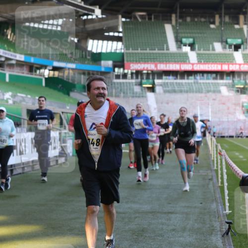 06.10.2024 - 19. swb-Marathon Bremen Yannick Fuchs http://msf.ph/oto/7449579 06.10.2024 10:36:21 Laufen im Stadion 7018, 7020, 7051, 7101, 7102, 7167, 7182, 7300, 7434, 7460, 7522, 7529, 7547, 7573, 7609, 7610, 7639, 7667, 7686, 7694, 7708, 7709, 7715, 7724, 7747, 7748, 7769, 7878, 7896, 7907, 7937, 7939, 7944, 7945, 7951, 7969, 8081, 8082, 8084, 8096, 8102, 8116, 8125, 8212, 8253, 8254, 8367, 8379, 8401, 8462, 8483, 8486, 8530, 8545, 8638, 8668, 8675, 8685, 8704, 8737, 8787, 8914, 8920, 8941, 8977, 8978, 9017, 9020, 9042, 9043, 9083 meine-sportfotos.de