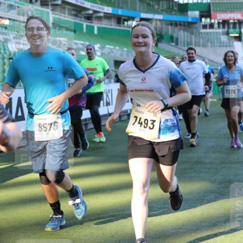 06.10.2024 - 19. swb-Marathon Bremen Yannick Fuchs http://msf.ph/oto/7449580 06.10.2024 10:32:06 Laufen im Stadion 7005, 7007, 7055, 7087, 7090, 7189, 7225, 7233, 7308, 7379, 7380, 7382, 7386, 7415, 7457, 7469, 7474, 7482, 7486, 7493, 7545, 7551, 7575, 7600, 7628, 7637, 7689, 7750, 7762, 7782, 7794, 7846, 7847, 7850, 7872, 7894, 7974, 8013, 8052, 8061, 8111, 8112, 8123, 8132, 8161, 8162, 8233, 8276, 8304, 8305, 8322, 8324, 8325, 8339, 8377, 8413, 8416, 8418, 8431, 8459, 8557, 8576, 8584, 8641, 8744, 8756, 8757, 8769, 8772, 8790, 8826, 8840, 8867, 8868, 8874, 9050, 9067 meine-sportfotos.de