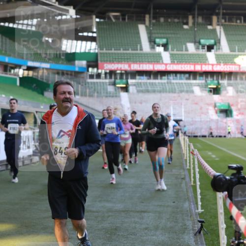 06.10.2024 - 19. swb-Marathon Bremen Yannick Fuchs http://msf.ph/oto/7449581 06.10.2024 10:36:21 Laufen im Stadion 7018, 7020, 7051, 7101, 7102, 7167, 7182, 7300, 7434, 7460, 7522, 7529, 7547, 7573, 7609, 7610, 7639, 7667, 7686, 7694, 7708, 7709, 7715, 7724, 7747, 7748, 7769, 7878, 7896, 7907, 7937, 7939, 7944, 7945, 7951, 7969, 8081, 8082, 8084, 8096, 8102, 8116, 8125, 8212, 8253, 8254, 8367, 8379, 8401, 8462, 8483, 8486, 8530, 8545, 8638, 8668, 8675, 8685, 8704, 8737, 8787, 8914, 8920, 8941, 8977, 8978, 9017, 9020, 9042, 9043, 9083 meine-sportfotos.de
