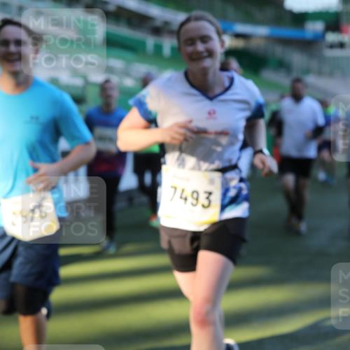 06.10.2024 - 19. swb-Marathon Bremen Yannick Fuchs http://msf.ph/oto/7449584 06.10.2024 10:32:06 Laufen im Stadion 7005, 7007, 7055, 7087, 7090, 7189, 7225, 7233, 7308, 7379, 7380, 7382, 7386, 7415, 7457, 7469, 7474, 7482, 7486, 7493, 7545, 7551, 7575, 7600, 7628, 7637, 7689, 7750, 7762, 7782, 7794, 7846, 7847, 7850, 7872, 7894, 7974, 8013, 8052, 8061, 8111, 8112, 8123, 8132, 8161, 8162, 8233, 8276, 8304, 8305, 8322, 8324, 8325, 8339, 8377, 8413, 8416, 8418, 8431, 8459, 8557, 8576, 8584, 8641, 8744, 8756, 8757, 8769, 8772, 8790, 8826, 8840, 8867, 8868, 8874, 9050, 9067 meine-sportfotos.de