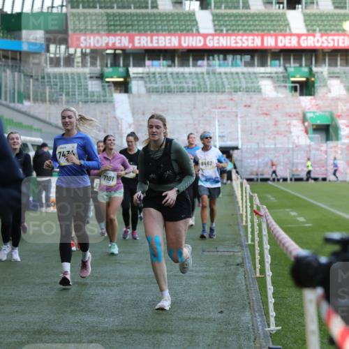 06.10.2024 - 19. swb-Marathon Bremen Yannick Fuchs http://msf.ph/oto/7449585 06.10.2024 10:36:21 Laufen im Stadion 7018, 7020, 7051, 7101, 7102, 7167, 7182, 7300, 7434, 7460, 7522, 7529, 7547, 7573, 7609, 7610, 7639, 7667, 7686, 7694, 7708, 7709, 7715, 7724, 7747, 7748, 7769, 7878, 7896, 7907, 7937, 7939, 7944, 7945, 7951, 7969, 8081, 8082, 8084, 8096, 8102, 8116, 8125, 8212, 8253, 8254, 8367, 8379, 8401, 8462, 8483, 8486, 8530, 8545, 8638, 8668, 8675, 8685, 8704, 8737, 8787, 8914, 8920, 8941, 8977, 8978, 9017, 9020, 9042, 9043, 9083 meine-sportfotos.de