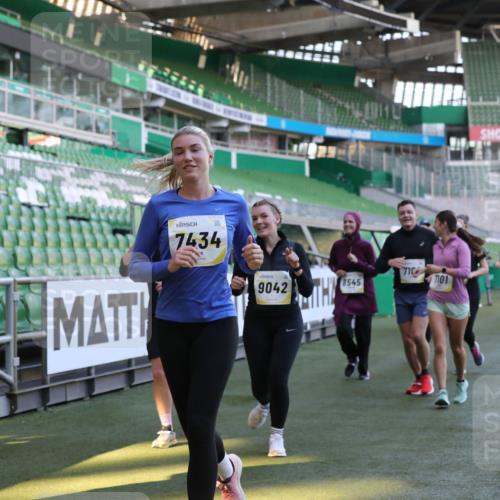 06.10.2024 - 19. swb-Marathon Bremen Yannick Fuchs http://msf.ph/oto/7449605 06.10.2024 10:36:25 Laufen im Stadion 7018, 7020, 7051, 7101, 7102, 7167, 7182, 7300, 7434, 7522, 7529, 7547, 7573, 7609, 7610, 7639, 7667, 7708, 7709, 7715, 7724, 7747, 7748, 7769, 7792, 7896, 7907, 7939, 7944, 7945, 7951, 7969, 8081, 8082, 8084, 8096, 8102, 8116, 8125, 8212, 8253, 8254, 8367, 8379, 8401, 8462, 8483, 8486, 8530, 8545, 8613, 8668, 8685, 8704, 8737, 8914, 8920, 8941, 8977, 8978, 9017, 9020, 9022, 9024, 9042, 9043, 9083 meine-sportfotos.de