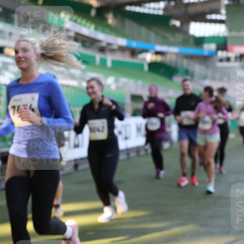 06.10.2024 - 19. swb-Marathon Bremen Yannick Fuchs http://msf.ph/oto/7449611 06.10.2024 10:36:25 Laufen im Stadion 7018, 7020, 7051, 7101, 7102, 7167, 7182, 7300, 7434, 7522, 7529, 7547, 7573, 7609, 7610, 7639, 7667, 7708, 7709, 7715, 7724, 7747, 7748, 7769, 7792, 7896, 7907, 7939, 7944, 7945, 7951, 7969, 8081, 8082, 8084, 8096, 8102, 8116, 8125, 8212, 8253, 8254, 8367, 8379, 8401, 8462, 8483, 8486, 8530, 8545, 8613, 8668, 8685, 8704, 8737, 8914, 8920, 8941, 8977, 8978, 9017, 9020, 9022, 9024, 9042, 9043, 9083 meine-sportfotos.de