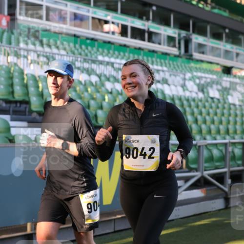 06.10.2024 - 19. swb-Marathon Bremen Yannick Fuchs http://msf.ph/oto/7449625 06.10.2024 10:36:27 Laufen im Stadion 7051, 7101, 7102, 7152, 7167, 7300, 7434, 7522, 7529, 7547, 7573, 7609, 7610, 7639, 7667, 7708, 7709, 7715, 7724, 7747, 7748, 7769, 7792, 7896, 7907, 7939, 7944, 7945, 7951, 7969, 8078, 8081, 8082, 8083, 8084, 8096, 8102, 8116, 8125, 8212, 8253, 8254, 8367, 8379, 8401, 8438, 8462, 8483, 8486, 8530, 8545, 8613, 8621, 8685, 8704, 8737, 8914, 8920, 8941, 8977, 8978, 9020, 9022, 9024, 9042, 9043, 9083 meine-sportfotos.de