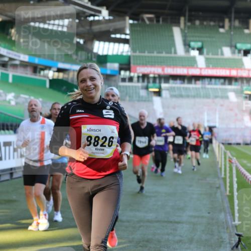06.10.2024 - 19. swb-Marathon Bremen Yannick Fuchs http://msf.ph/oto/7449631 06.10.2024 10:32:12 Laufen im Stadion 7007, 7055, 7087, 7090, 7179, 7189, 7225, 7308, 7379, 7380, 7382, 7386, 7415, 7457, 7469, 7474, 7482, 7493, 7551, 7575, 7600, 7628, 7637, 7689, 7750, 7762, 7782, 7794, 7846, 7847, 7850, 7872, 7894, 7974, 8013, 8052, 8061, 8111, 8112, 8123, 8132, 8161, 8162, 8231, 8233, 8276, 8304, 8322, 8324, 8325, 8339, 8359, 8377, 8413, 8416, 8418, 8431, 8557, 8576, 8584, 8598, 8616, 8641, 8682, 8683, 8738, 8744, 8756, 8757, 8769, 8772, 8790, 8826, 8840, 8867, 8868, 8874, 9021 meine-sportfotos.de