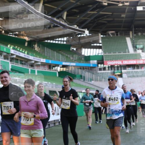 06.10.2024 - 19. swb-Marathon Bremen Yannick Fuchs http://msf.ph/oto/7449635 06.10.2024 10:36:28 Laufen im Stadion 7051, 7101, 7102, 7152, 7167, 7300, 7326, 7434, 7522, 7529, 7547, 7573, 7609, 7610, 7639, 7667, 7708, 7709, 7715, 7747, 7748, 7769, 7792, 7896, 7907, 7939, 7944, 7945, 7951, 7969, 8078, 8081, 8082, 8083, 8084, 8096, 8102, 8116, 8125, 8212, 8253, 8254, 8367, 8379, 8401, 8438, 8462, 8483, 8486, 8530, 8545, 8613, 8621, 8685, 8737, 8751, 8914, 8920, 8941, 8977, 8978, 9020, 9022, 9024, 9042, 9043, 9083 meine-sportfotos.de
