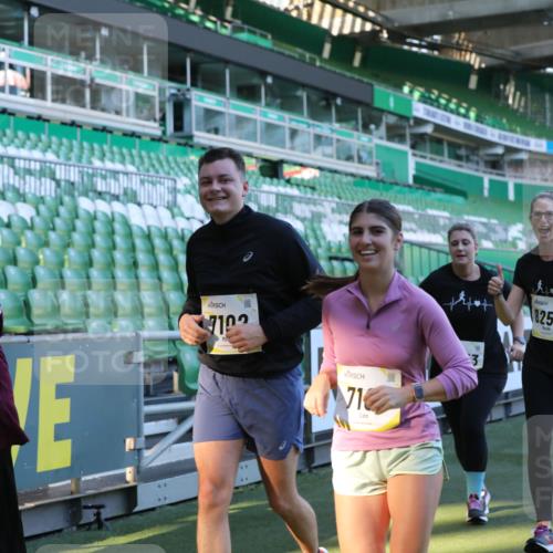 06.10.2024 - 19. swb-Marathon Bremen Yannick Fuchs http://msf.ph/oto/7449639 06.10.2024 10:36:28 Laufen im Stadion 7051, 7101, 7102, 7152, 7167, 7300, 7326, 7434, 7522, 7529, 7547, 7573, 7609, 7610, 7639, 7667, 7708, 7709, 7715, 7747, 7748, 7769, 7792, 7896, 7907, 7939, 7944, 7945, 7951, 7969, 8078, 8081, 8082, 8083, 8084, 8096, 8102, 8116, 8125, 8212, 8253, 8254, 8367, 8379, 8401, 8438, 8462, 8483, 8486, 8530, 8545, 8613, 8621, 8685, 8737, 8751, 8914, 8920, 8941, 8977, 8978, 9020, 9022, 9024, 9042, 9043, 9083 meine-sportfotos.de