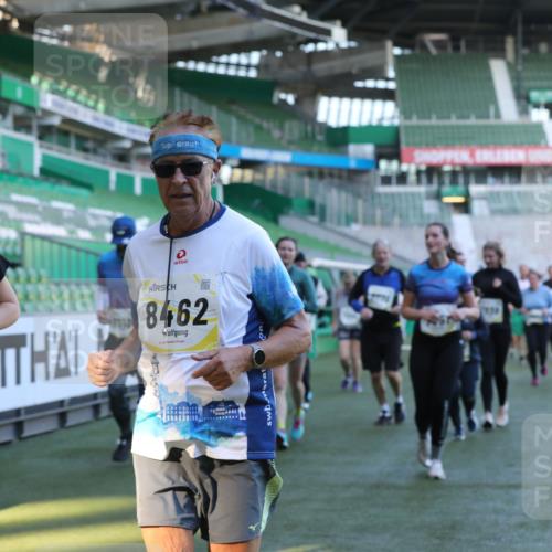 06.10.2024 - 19. swb-Marathon Bremen Yannick Fuchs http://msf.ph/oto/7449648 06.10.2024 10:36:30 Laufen im Stadion 7022, 7051, 7101, 7102, 7152, 7167, 7300, 7326, 7434, 7522, 7529, 7547, 7558, 7573, 7609, 7610, 7636, 7639, 7667, 7708, 7709, 7715, 7747, 7748, 7769, 7792, 7896, 7907, 7939, 7944, 7945, 7951, 8078, 8081, 8082, 8083, 8084, 8102, 8116, 8125, 8253, 8254, 8367, 8379, 8401, 8438, 8462, 8486, 8493, 8530, 8545, 8592, 8613, 8621, 8737, 8751, 8914, 8920, 8977, 8978, 9020, 9022, 9024, 9042, 9043, 9083 meine-sportfotos.de