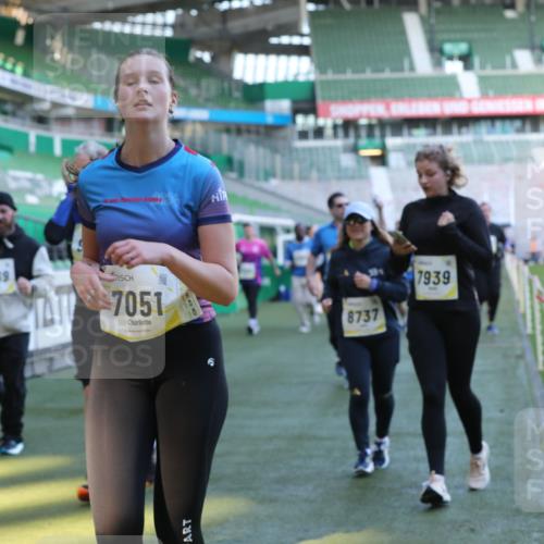 06.10.2024 - 19. swb-Marathon Bremen Yannick Fuchs http://msf.ph/oto/7449673 06.10.2024 10:36:33 Laufen im Stadion 7022, 7051, 7101, 7102, 7152, 7300, 7326, 7434, 7529, 7547, 7558, 7573, 7636, 7667, 7708, 7709, 7715, 7721, 7747, 7748, 7769, 7792, 7896, 7907, 7939, 7944, 7951, 8078, 8081, 8082, 8083, 8084, 8102, 8116, 8125, 8168, 8170, 8253, 8254, 8379, 8401, 8438, 8462, 8486, 8493, 8530, 8545, 8592, 8613, 8621, 8737, 8741, 8751, 8914, 8977, 8978, 9020, 9022, 9024, 9042, 9043, 9083 meine-sportfotos.de