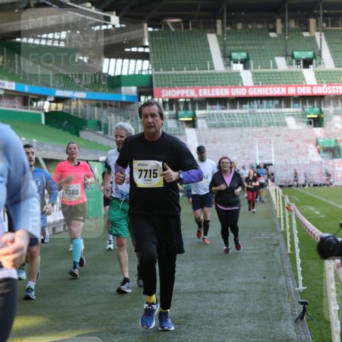 06.10.2024 - 19. swb-Marathon Bremen Yannick Fuchs http://msf.ph/oto/7449716 06.10.2024 10:36:38 Laufen im Stadion 7022, 7051, 7064, 7101, 7102, 7104, 7152, 7160, 7300, 7326, 7434, 7529, 7547, 7558, 7636, 7708, 7709, 7715, 7721, 7747, 7748, 7769, 7792, 7896, 7939, 7944, 7951, 8078, 8081, 8082, 8083, 8084, 8102, 8116, 8125, 8138, 8168, 8170, 8193, 8253, 8254, 8379, 8401, 8430, 8438, 8462, 8493, 8545, 8592, 8613, 8621, 8708, 8737, 8741, 8751, 8914, 8977, 8978, 9020, 9022, 9024, 9042, 9043, 9083, 9990 meine-sportfotos.de