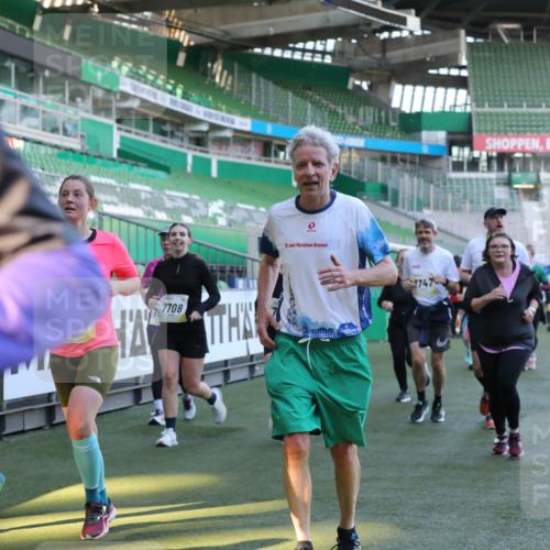 06.10.2024 - 19. swb-Marathon Bremen Yannick Fuchs http://msf.ph/oto/7449727 06.10.2024 10:36:40 Laufen im Stadion 7022, 7051, 7064, 7101, 7102, 7104, 7152, 7160, 7300, 7326, 7434, 7529, 7547, 7558, 7636, 7708, 7709, 7715, 7721, 7747, 7748, 7769, 7792, 7896, 7939, 7944, 7951, 8078, 8081, 8082, 8083, 8084, 8102, 8116, 8125, 8138, 8168, 8170, 8193, 8253, 8254, 8379, 8401, 8430, 8438, 8493, 8545, 8592, 8613, 8621, 8708, 8737, 8741, 8751, 8977, 8978, 9020, 9022, 9024, 9042, 9043, 9083, 9990 meine-sportfotos.de