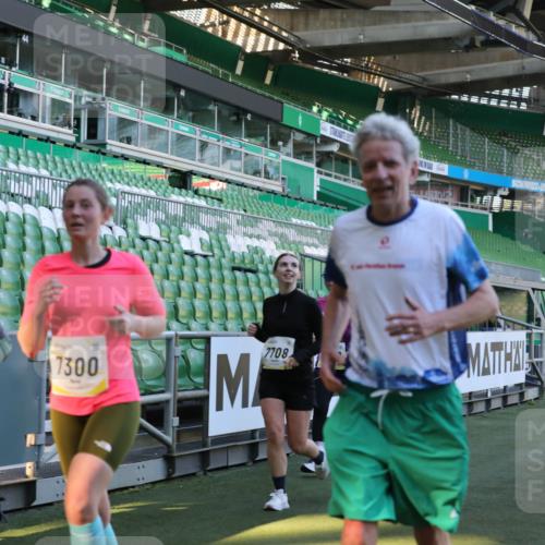 06.10.2024 - 19. swb-Marathon Bremen Yannick Fuchs http://msf.ph/oto/7449735 06.10.2024 10:36:41 Laufen im Stadion 7022, 7051, 7064, 7101, 7102, 7104, 7152, 7160, 7300, 7326, 7434, 7529, 7547, 7558, 7636, 7708, 7709, 7715, 7721, 7747, 7748, 7769, 7792, 7896, 7939, 7944, 7951, 8078, 8081, 8082, 8083, 8084, 8102, 8116, 8125, 8138, 8168, 8170, 8193, 8253, 8254, 8379, 8401, 8430, 8438, 8493, 8545, 8592, 8613, 8621, 8708, 8737, 8741, 8751, 8977, 8978, 9020, 9022, 9024, 9042, 9043, 9083, 9123, 9990 meine-sportfotos.de