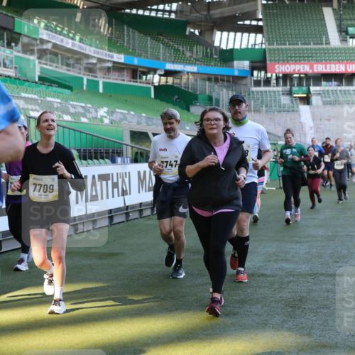 06.10.2024 - 19. swb-Marathon Bremen Yannick Fuchs http://msf.ph/oto/7449741 06.10.2024 10:36:42 Laufen im Stadion 7022, 7051, 7064, 7101, 7102, 7104, 7152, 7160, 7300, 7326, 7434, 7529, 7547, 7558, 7636, 7708, 7709, 7715, 7721, 7747, 7748, 7769, 7792, 7896, 7939, 7944, 7951, 8078, 8081, 8082, 8083, 8084, 8102, 8116, 8125, 8138, 8168, 8170, 8193, 8253, 8254, 8379, 8401, 8430, 8438, 8493, 8545, 8592, 8613, 8621, 8708, 8737, 8741, 8751, 8977, 8978, 9020, 9022, 9024, 9042, 9043, 9083, 9123, 9990 meine-sportfotos.de