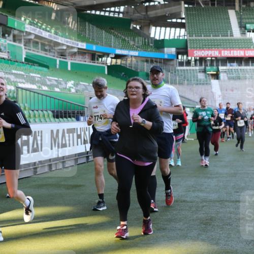 06.10.2024 - 19. swb-Marathon Bremen Yannick Fuchs http://msf.ph/oto/7449744 06.10.2024 10:36:42 Laufen im Stadion 7022, 7051, 7064, 7101, 7102, 7104, 7152, 7160, 7300, 7326, 7434, 7529, 7547, 7558, 7636, 7708, 7709, 7715, 7721, 7747, 7748, 7769, 7792, 7896, 7939, 7944, 7951, 8078, 8081, 8082, 8083, 8084, 8102, 8116, 8125, 8138, 8168, 8170, 8193, 8253, 8254, 8379, 8401, 8430, 8438, 8493, 8545, 8592, 8613, 8621, 8708, 8737, 8741, 8751, 8977, 8978, 9020, 9022, 9024, 9042, 9043, 9083, 9123, 9990 meine-sportfotos.de