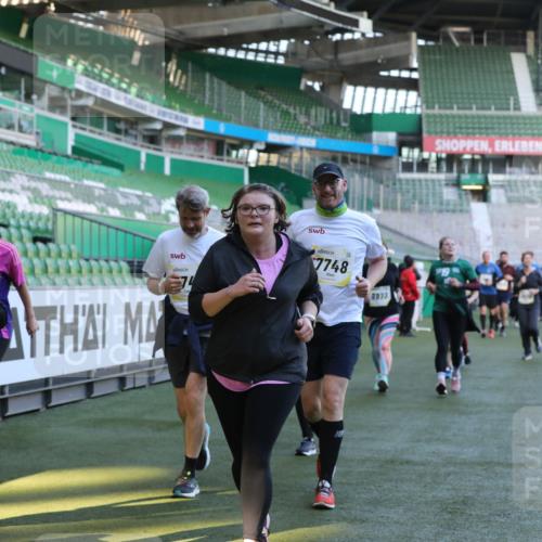 06.10.2024 - 19. swb-Marathon Bremen Yannick Fuchs http://msf.ph/oto/7449748 06.10.2024 10:36:42 Laufen im Stadion 7022, 7051, 7064, 7101, 7102, 7104, 7152, 7160, 7300, 7326, 7434, 7529, 7547, 7558, 7636, 7708, 7709, 7715, 7721, 7747, 7748, 7769, 7792, 7896, 7939, 7944, 7951, 8078, 8081, 8082, 8083, 8084, 8102, 8116, 8125, 8138, 8168, 8170, 8193, 8253, 8254, 8379, 8401, 8430, 8438, 8493, 8545, 8592, 8613, 8621, 8708, 8737, 8741, 8751, 8977, 8978, 9020, 9022, 9024, 9042, 9043, 9083, 9123, 9990 meine-sportfotos.de