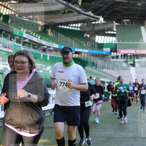 06.10.2024 - 19. swb-Marathon Bremen Yannick Fuchs http://msf.ph/oto/7449757 06.10.2024 10:36:43 Laufen im Stadion 7022, 7051, 7064, 7104, 7152, 7160, 7300, 7326, 7416, 7434, 7529, 7547, 7558, 7626, 7627, 7636, 7708, 7709, 7715, 7721, 7747, 7748, 7769, 7792, 7896, 7908, 7939, 7944, 7951, 8078, 8081, 8082, 8083, 8084, 8102, 8116, 8125, 8138, 8168, 8170, 8193, 8253, 8254, 8379, 8430, 8438, 8493, 8545, 8592, 8613, 8621, 8708, 8737, 8741, 8751, 8977, 8978, 9020, 9022, 9024, 9042, 9043, 9083, 9123, 9990 meine-sportfotos.de