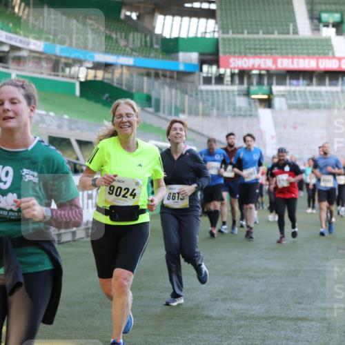 06.10.2024 - 19. swb-Marathon Bremen Yannick Fuchs http://msf.ph/oto/7449781 06.10.2024 10:36:47 Laufen im Stadion 7022, 7064, 7104, 7152, 7160, 7172, 7300, 7326, 7399, 7416, 7529, 7547, 7558, 7626, 7627, 7636, 7645, 7708, 7709, 7715, 7721, 7747, 7748, 7769, 7792, 7896, 7908, 7939, 7944, 8050, 8051, 8078, 8081, 8082, 8083, 8084, 8116, 8125, 8138, 8168, 8170, 8193, 8201, 8340, 8407, 8430, 8438, 8493, 8545, 8592, 8613, 8621, 8708, 8737, 8741, 8751, 8862, 8977, 8978, 9020, 9022, 9024, 9083, 9123, 9990 meine-sportfotos.de