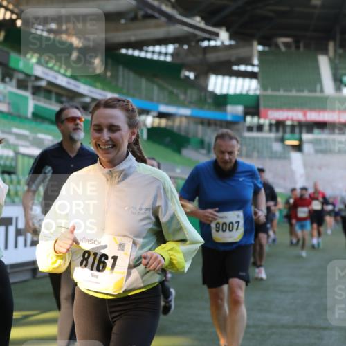 06.10.2024 - 19. swb-Marathon Bremen Yannick Fuchs http://msf.ph/oto/7449782 06.10.2024 10:32:29 Laufen im Stadion 7050, 7087, 7126, 7179, 7189, 7308, 7379, 7382, 7415, 7425, 7457, 7469, 7481, 7482, 7493, 7499, 7551, 7600, 7637, 7689, 7750, 7846, 7850, 7865, 7894, 7975, 8045, 8061, 8111, 8112, 8119, 8132, 8137, 8161, 8162, 8231, 8276, 8317, 8322, 8324, 8325, 8339, 8348, 8359, 8361, 8377, 8431, 8432, 8576, 8584, 8598, 8616, 8641, 8682, 8683, 8700, 8738, 8744, 8756, 8759, 8772, 8790, 8822, 8826, 8840, 8867, 8868, 8874, 9021, 9100, 9108, 9115, 9130 meine-sportfotos.de
