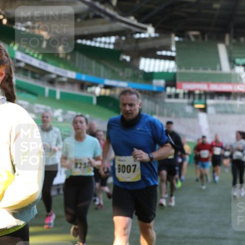 06.10.2024 - 19. swb-Marathon Bremen Yannick Fuchs http://msf.ph/oto/7449789 06.10.2024 10:32:29 Laufen im Stadion 7050, 7087, 7126, 7179, 7189, 7308, 7379, 7382, 7415, 7425, 7457, 7469, 7481, 7482, 7493, 7499, 7551, 7600, 7637, 7689, 7750, 7846, 7850, 7865, 7894, 7975, 8045, 8061, 8111, 8112, 8119, 8132, 8137, 8161, 8162, 8231, 8276, 8317, 8322, 8324, 8325, 8339, 8348, 8359, 8361, 8377, 8431, 8432, 8576, 8584, 8598, 8616, 8641, 8682, 8683, 8700, 8738, 8744, 8756, 8759, 8772, 8790, 8822, 8826, 8840, 8867, 8868, 8874, 9021, 9100, 9108, 9115, 9130 meine-sportfotos.de